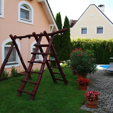 Barackvirag Vendeghaz Tihany