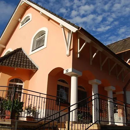 Barackvirag Vendeghaz 3*