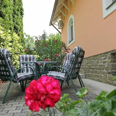 Barackvirag Vendeghaz 3* Tihany