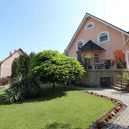 Barackvirag Vendeghaz Tihany