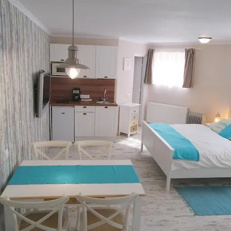 Barackvirag Vendeghaz 3* Tihany