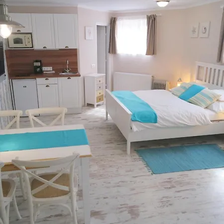 Barackvirag Vendeghaz 3*